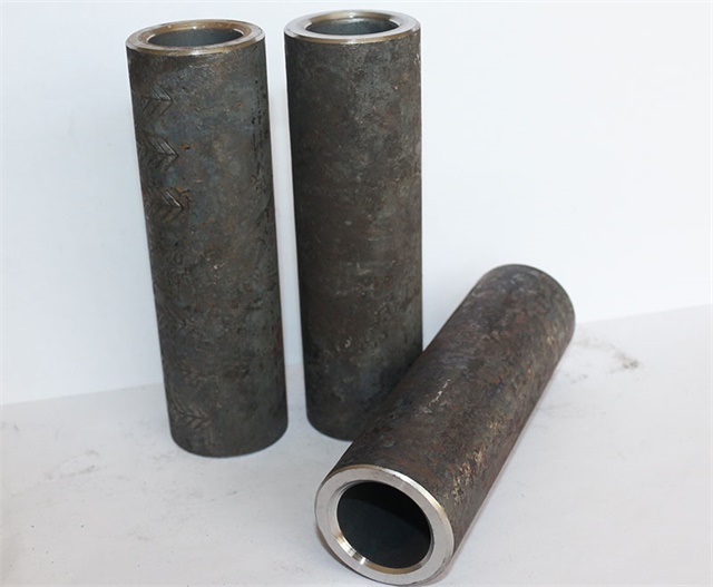 广州<font style='color:red'>钢筋冷挤压连接套筒</font>与套筒间距